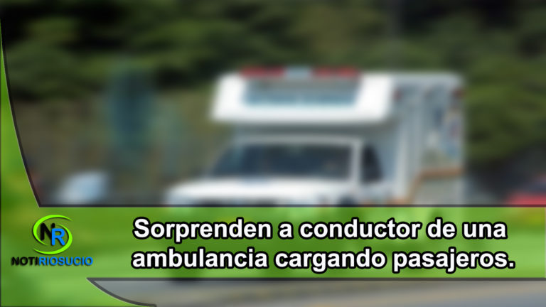 Autoridades sorprenden a conductor de una ambulancia cargando pasajeros en Istmina. Autoridades sorprenden a conductor de una ambulancia cargando pasajeros en Istmina.