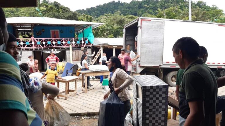 Reincorporados trasladados a Mutatá construirán una casa para vivir con sus familias.