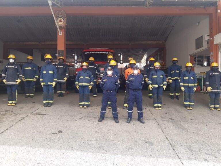 Voluntario para cuerpo de Bomberos de Riosucio Chocó se capacitan en Riosucio Caldas.