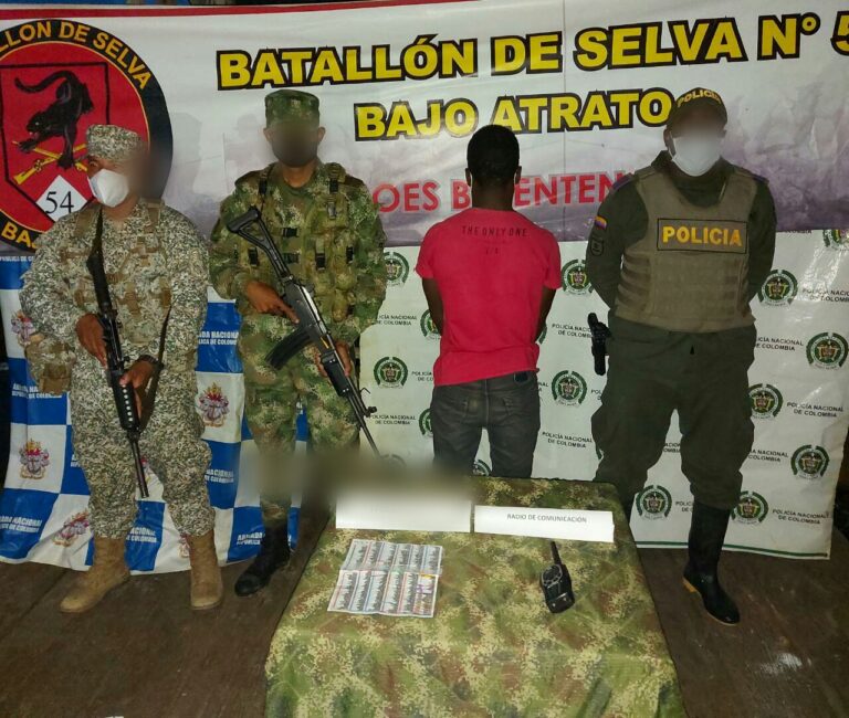 Unidades de la estación de policía de Riosucio y ejército logran la captura de un hombre de 25 años de edad por el delito de utilización ilícita de redes de comunicaciones.