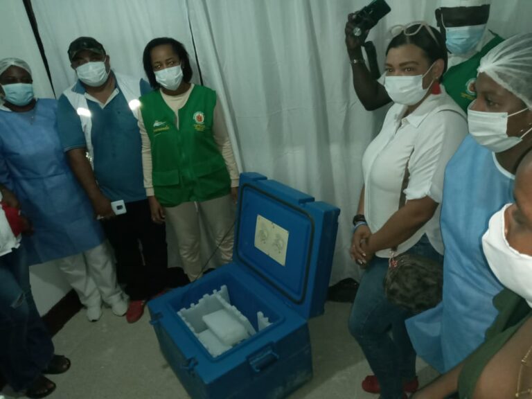Secretaria de salud del Chocó entrega las primeras 241 vacunas contra el covid19 al municipio de Riosucio Chocó.