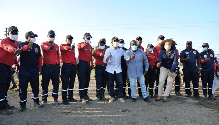 Ministro del Interior Daniel Palacios Martínez entrega dotación al cuerpo de bomberos de Riosucio – Chocó.