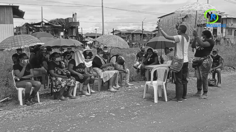 Damnificados del Incendio en Riosucio – Chocó, iniciaron a reconstruir sus casas en el mismo lugar de la tragedia.