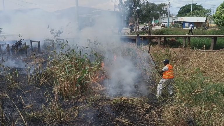 Cuerpo de Bombero Evitan tragedia  en el sector de casa azul, cabecera municipal de Riosucio – Chocó.