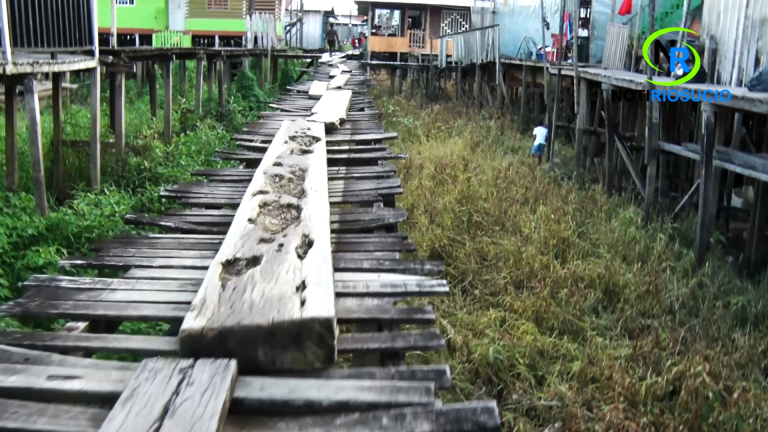 Crítica situación en Riosucio: parálisis y pasividad administrativa amenazan el ‘Metro’ un puente palafítico esencial para la movilidad de los Riosuceños. Crítica situación en Riosucio: parálisis y pasividad administrativa amenazan el ‘Metro’ un puente palafítico esencial para la movilidad de los Riosuceños.