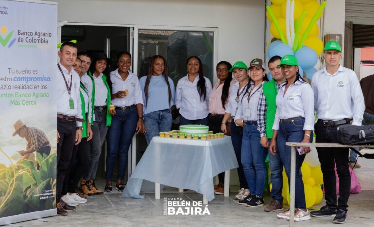 Nuevo Belén de Bajirá celebra la apertura de una sede del Banco Agrario.